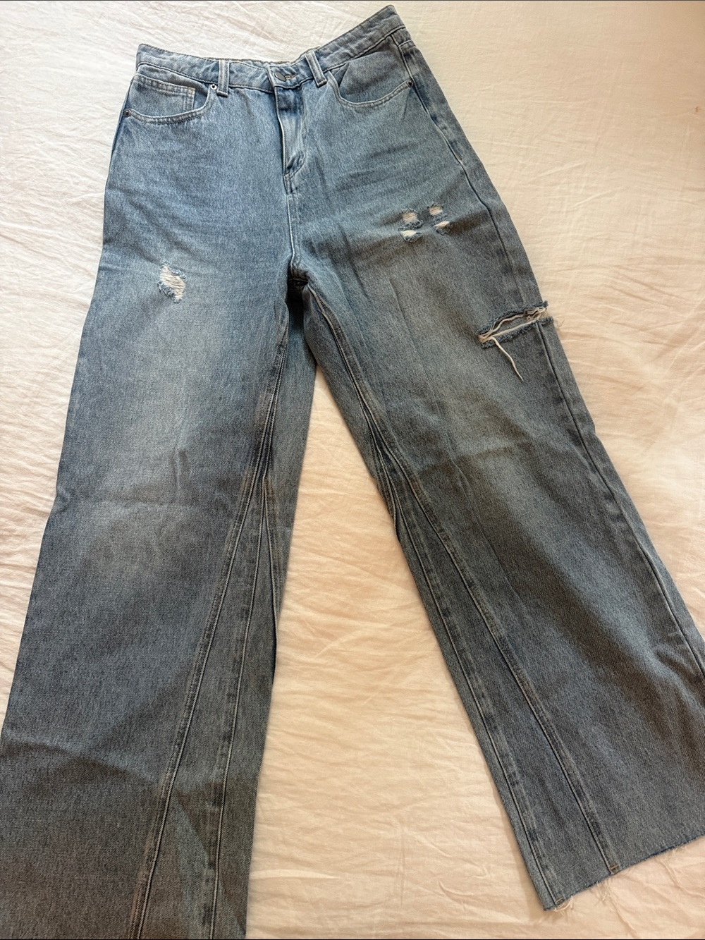 Wide-Leg Distressed woman Jeans — denim Wash
